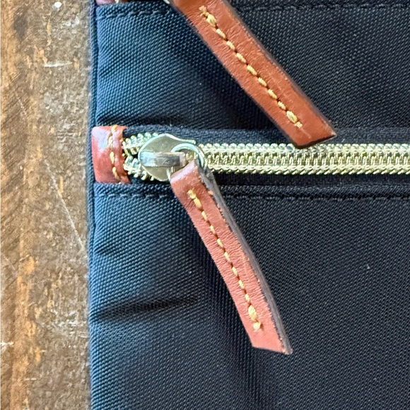 Dooney & Bourke North South Triple Zip Crossbody EUC - Picture 3 of 6